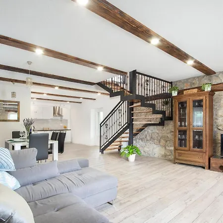 3 Bedroom Cozy In *